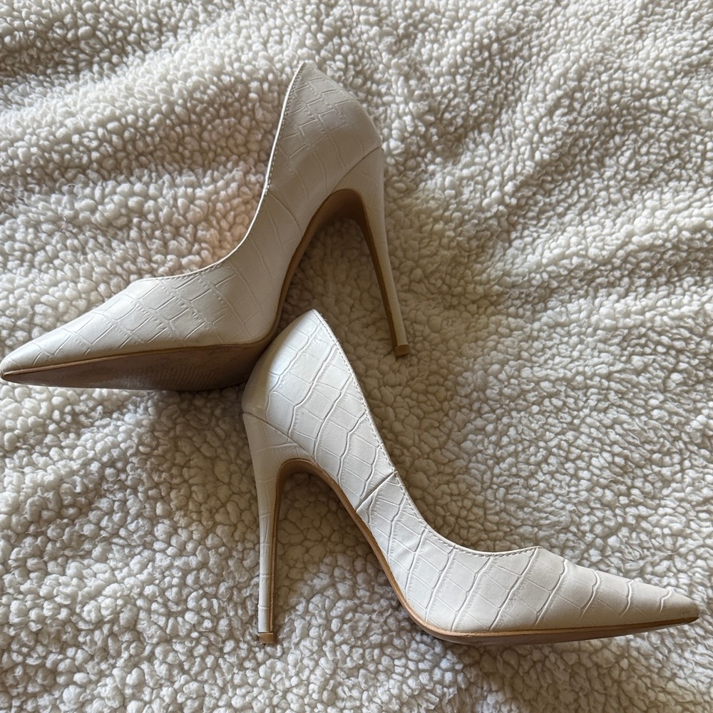 White Croc-Embossed Pointed-Toe Heels - Picture 3 of 4